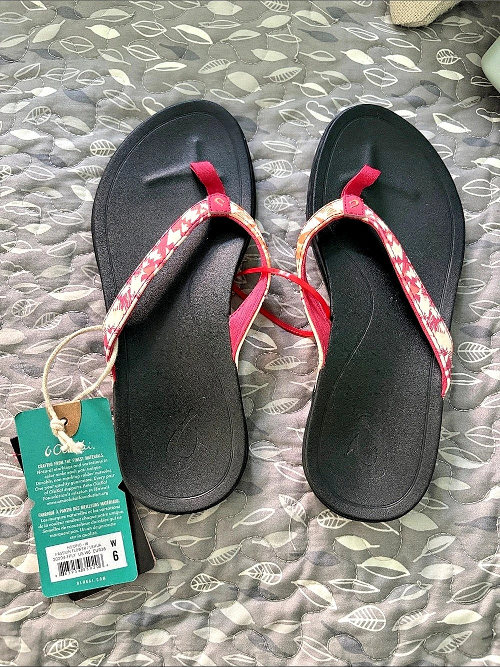*Inspired by Hawaii Islands* NWT OluKai Ohana Women's Sandals Black & Pink US 6